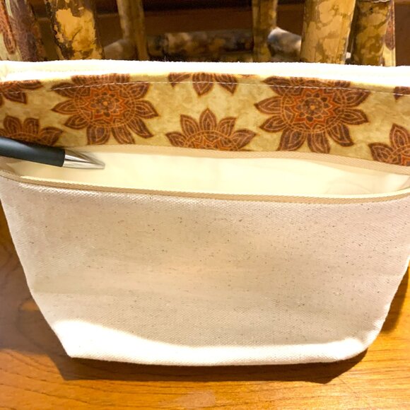 Handmade Patchwork Quilted Crossbody Bag with Lining and Magnetic Snap Closure - Picture 5 of 6